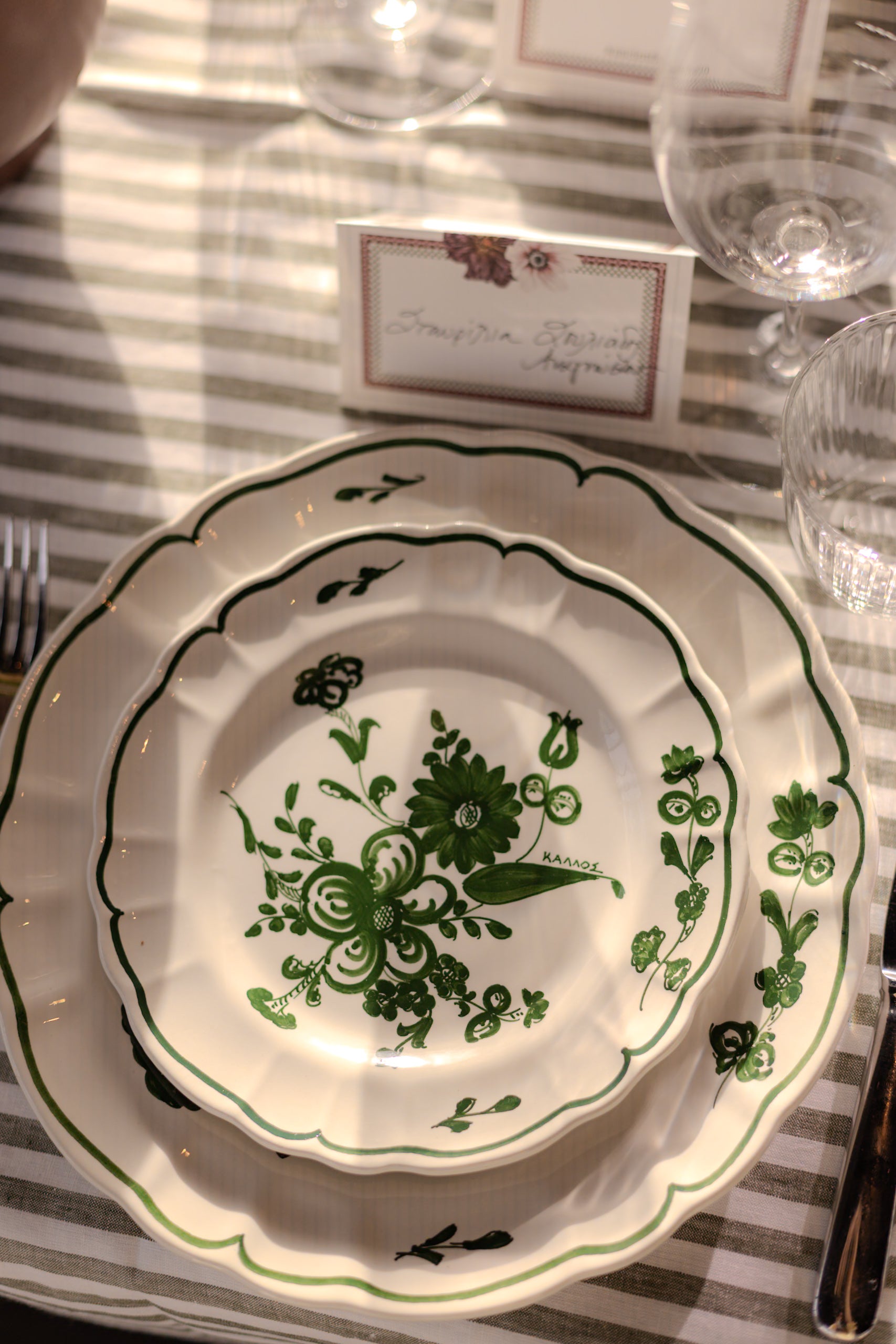 SET OF TWO COPPER FLOWERS DESSERT PLATES